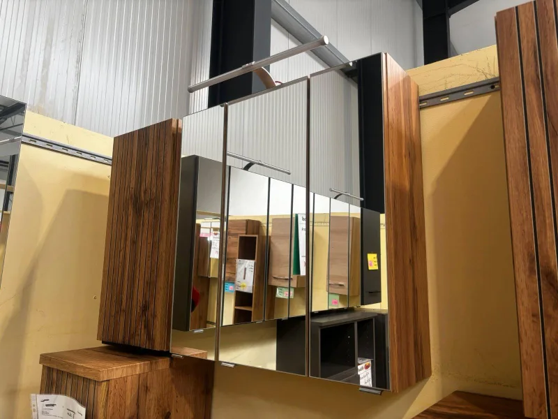 Spiegelschrank LED Wotaneiche 60x21x64 cm
