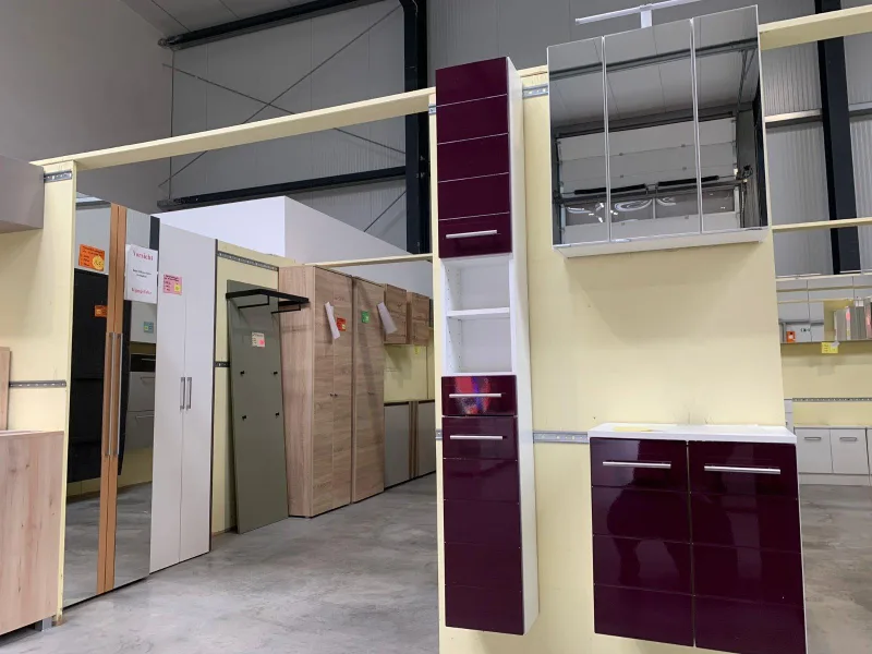 Hängehochschrank Aubergine Hochglanz 25x20x180cm